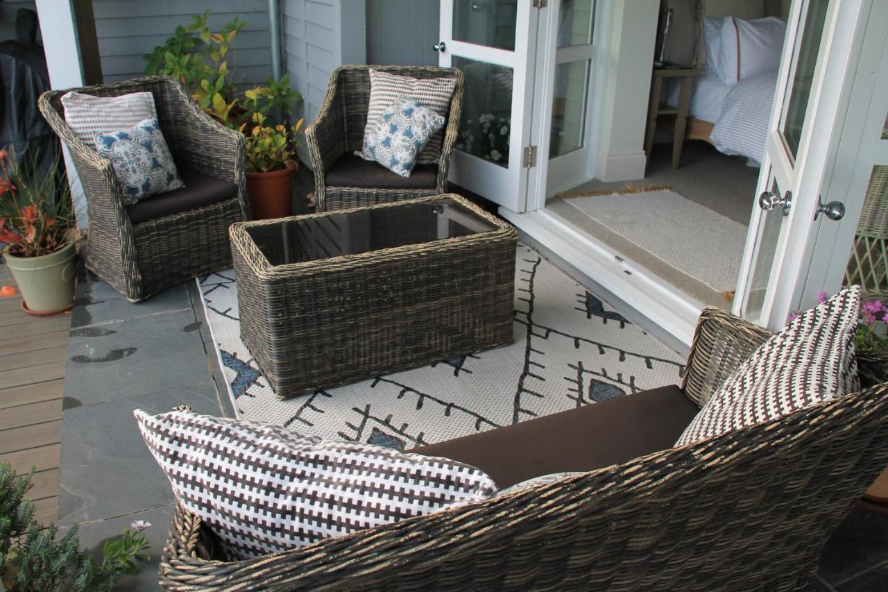 Compass Rose Bed & Breakfast Dartmouth Exterior photo