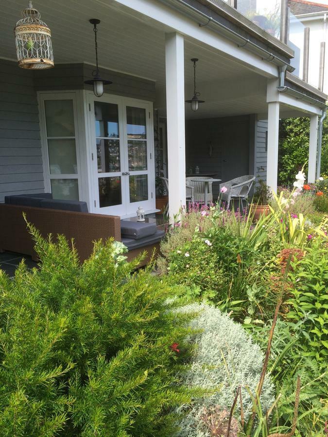 Compass Rose Bed & Breakfast Dartmouth Exterior photo