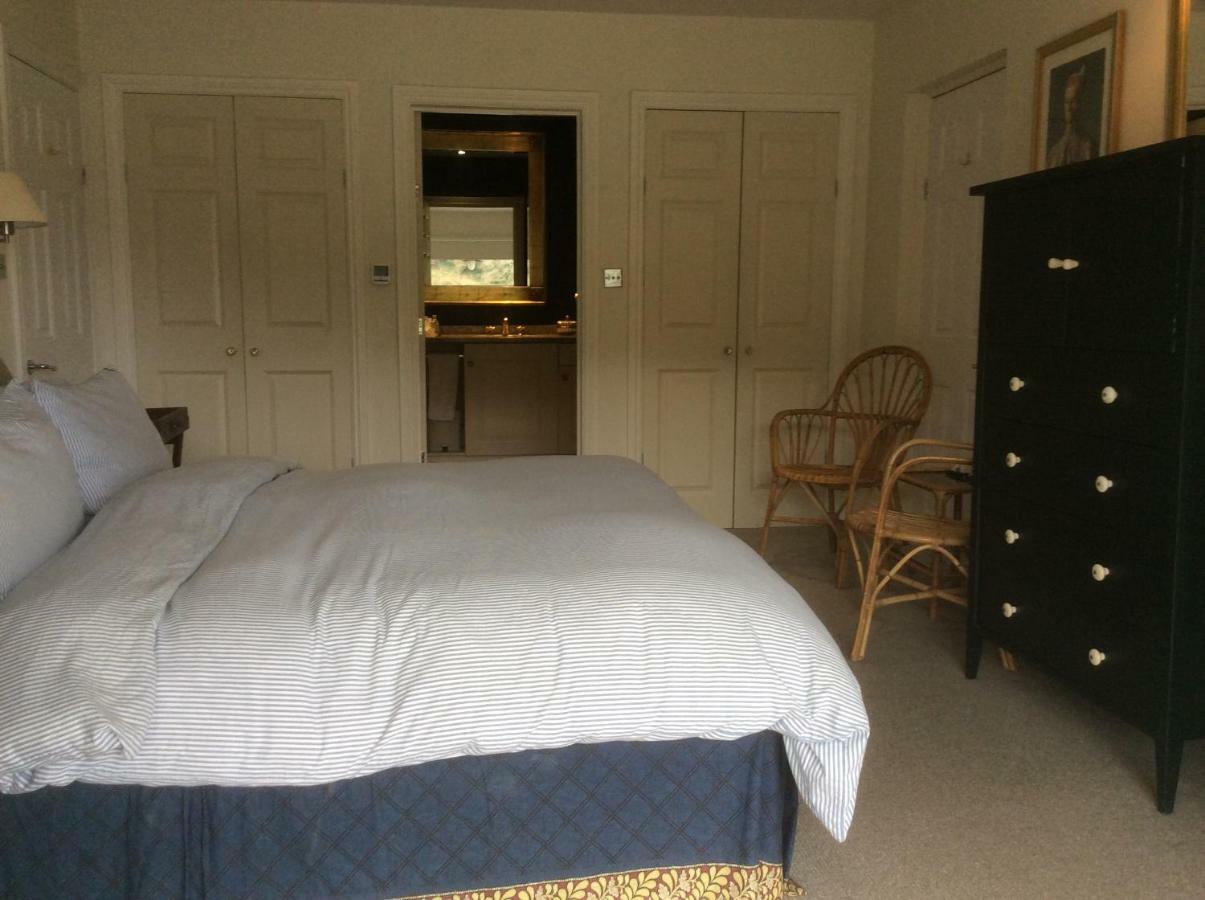 Compass Rose Bed & Breakfast Dartmouth Exterior photo