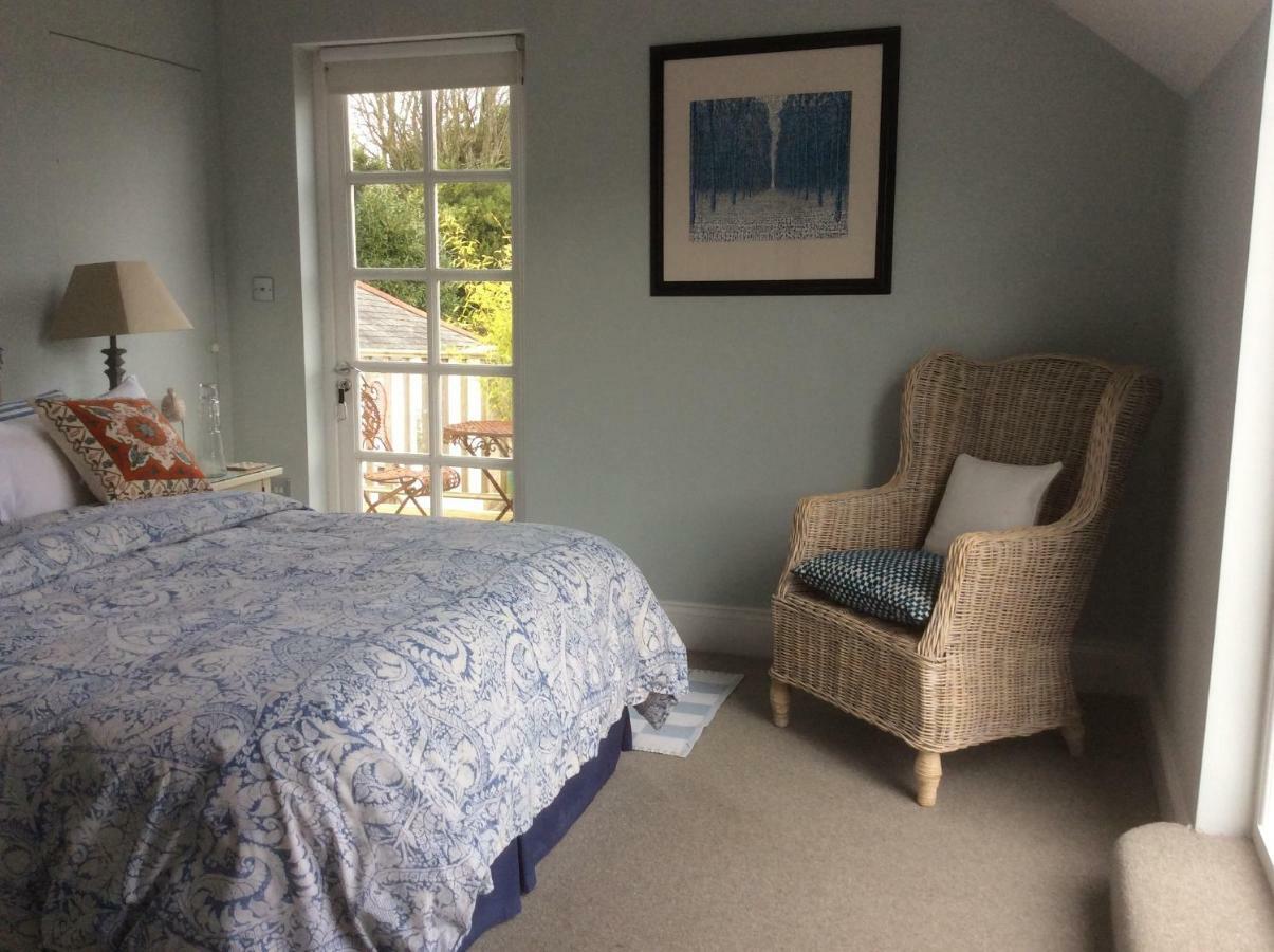Compass Rose Bed & Breakfast Dartmouth Exterior photo
